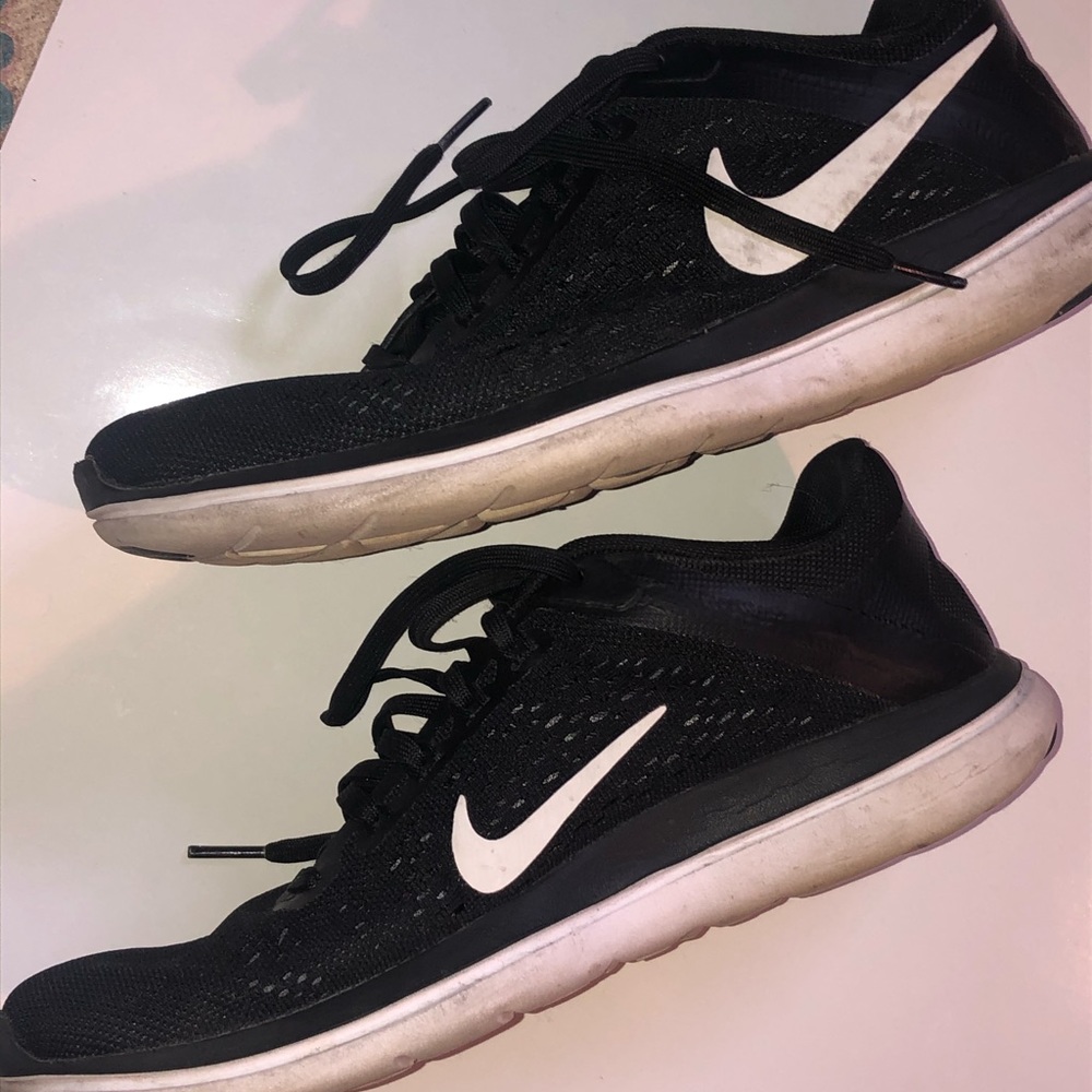 NIKE